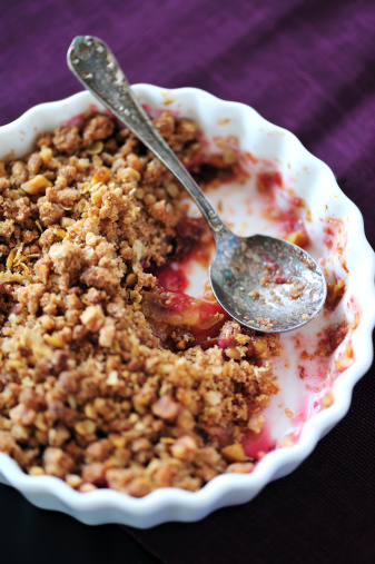 crumble ciliegie mandorle senza uova