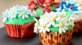 7 cupcake decorati con fiori FOTO