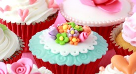 7 cupcake decorati con fiori FOTO