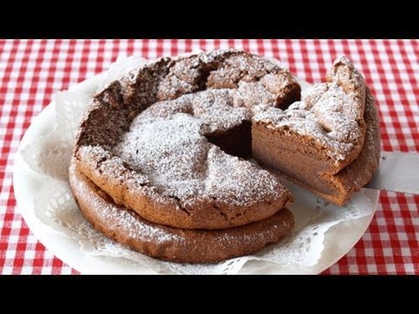 Come preparare una torta al cioccolato con 2 ingredienti (VIDEO)